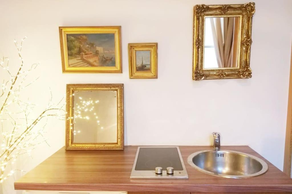 Small Luxurious Room In The Heart Of Saint Germain Paris Eksteriør billede